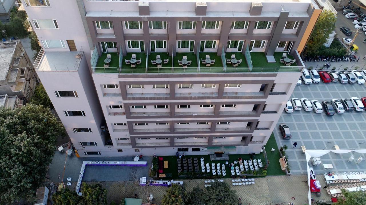 Apricot Hotel , Ahmedabad Exterior foto